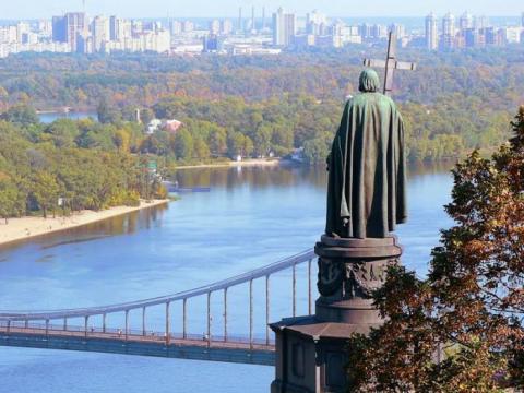 Парки і святі обителі над Дніпром у Києві