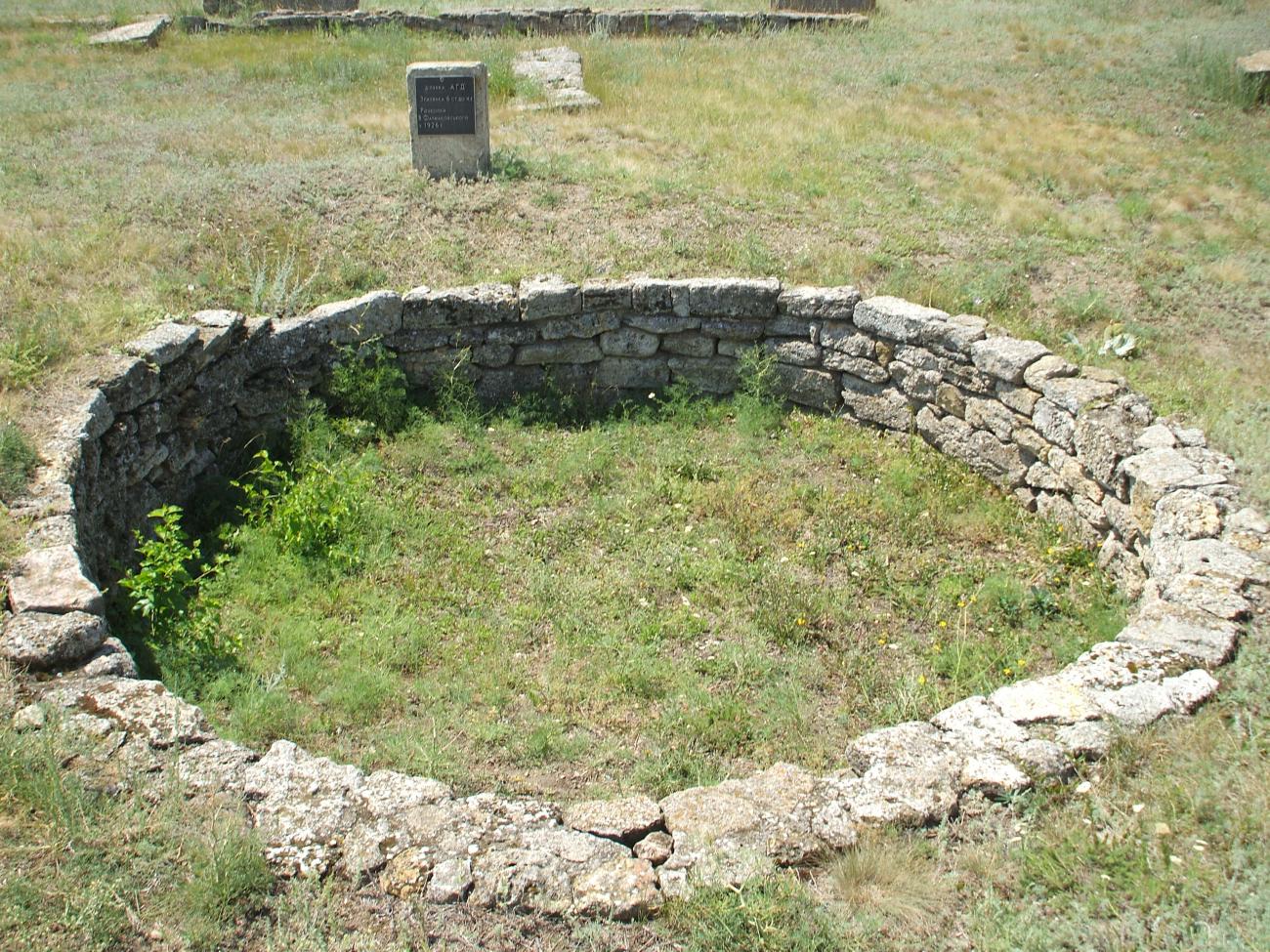 фундамент перших поселенців -  Старе місто Ольвія