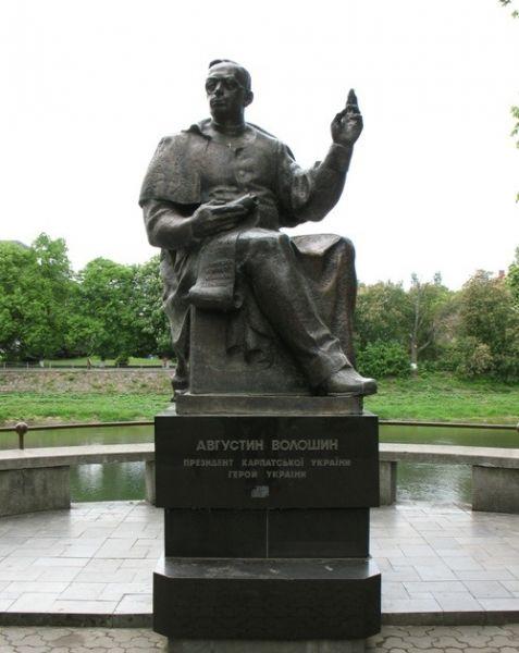 Памятник Августину Волошину - Ужгород