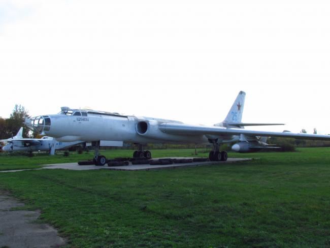 Ту-16К  Перший радянський реактивний бомбардувальник.