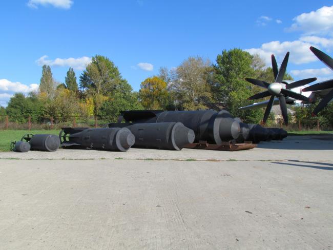 Авіаційні бомби з музею важкої бомбардувальної авіації в Полтаві