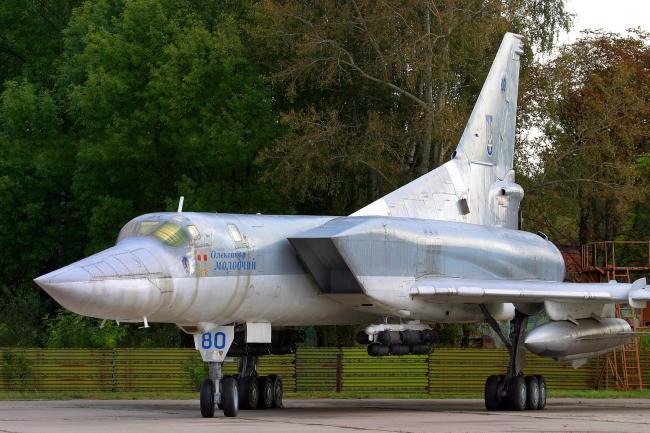 Ту-22М3 "Олександр Молодчий"  Backfire-C —"Зворотній спалах-С", бомбардувальник, носій ядерної зброї.
