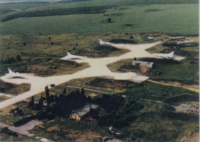 Старе фото аеродрому в Полтаві де розміщувалися стратегічні бомбардувальники Ту-22м3