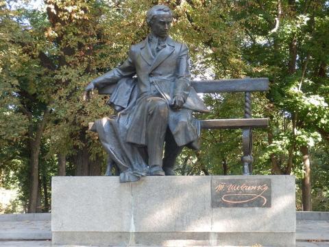 Памятник Тарасові Шевченку - Чернігів
