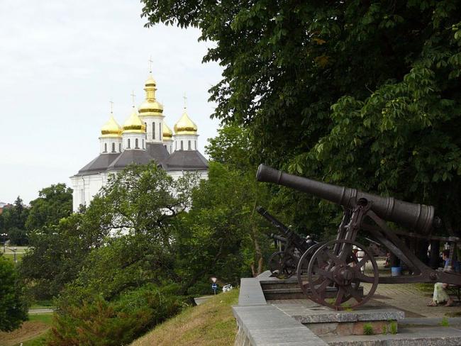 Гармати на Валу Дитинця