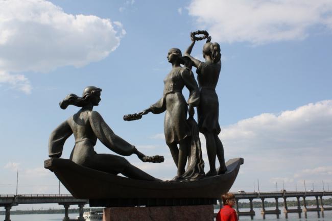 Юність Дніпра скульптура - Дніпро