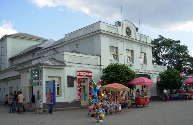 Закарпатський обласний театр ляльок "Бавка" - Ужгород