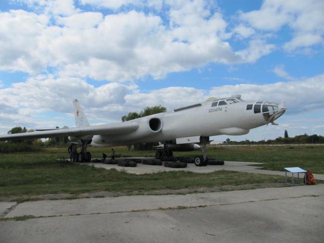 Ту-16К  Badger - "Борсук", носій ядерної зброї. Перший радянський реактивний бомбардувальник.