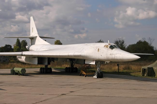 Ту-160  Blackjack — "Дубина", носій ядерної зброї. Наймогутніший літак світу в ті часи. Єдиний у світі музейний експонат.